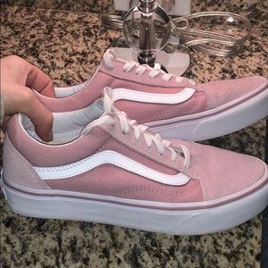 Women’s lace up low top vans
